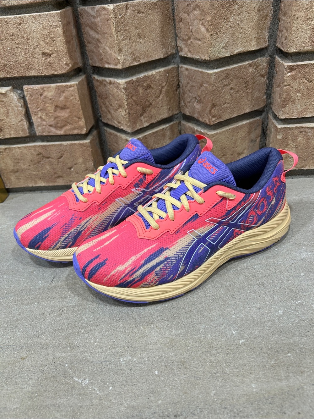 Asics Gel Noosa Tri 13 Blazing Coral White Running Sneakers Women’s Size 7.5